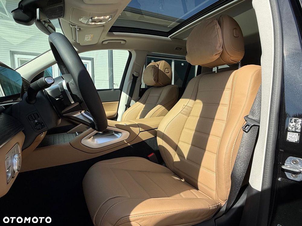 Mercedes-Benz GLS - 28