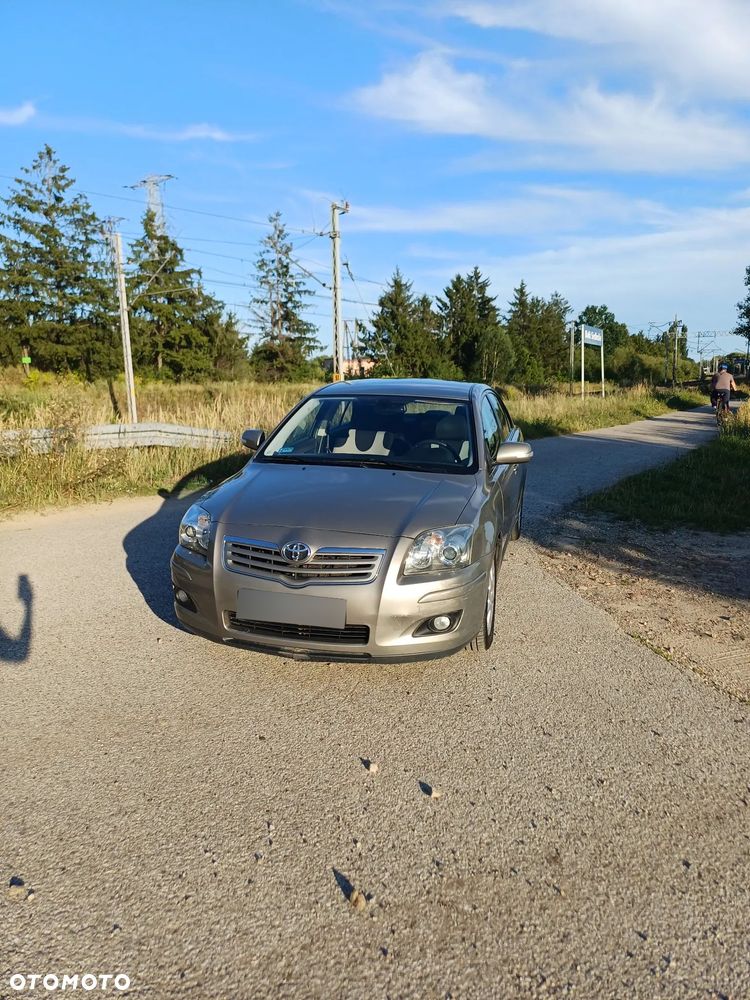 Toyota Avensis 2.0 D-4D Sol - 19