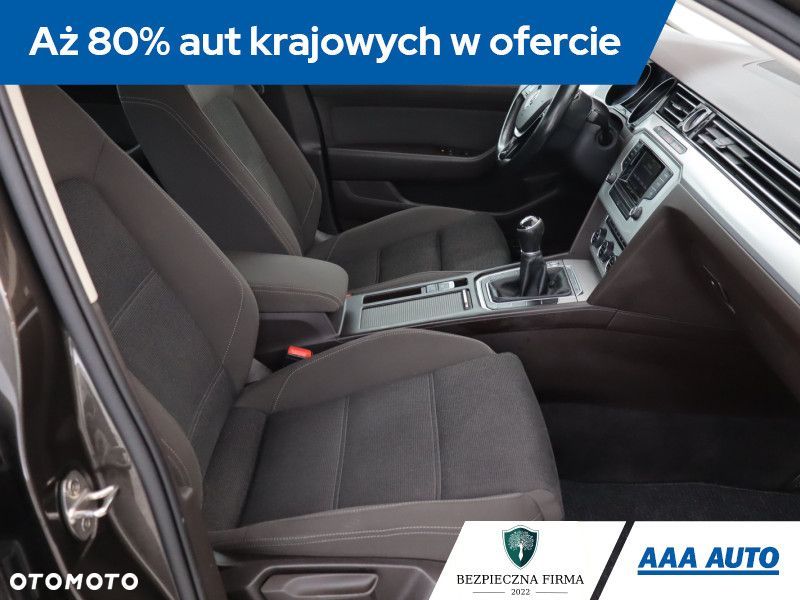 Volkswagen Passat - 11