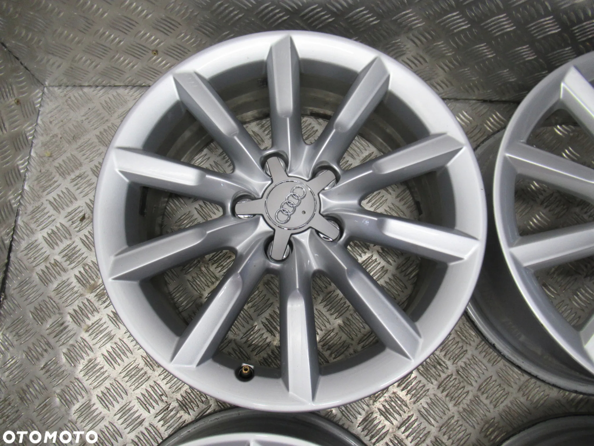 Felgi Audi Q3 A3 A4 7Jx17 et43 5x112 8U0 - 4