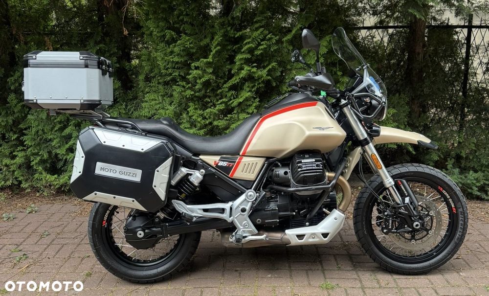 Moto Guzzi V85 - 2