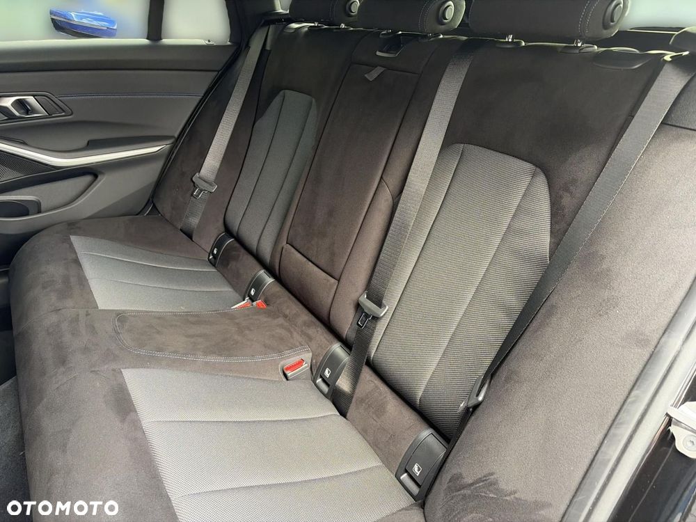 BMW Seria 3 330d xDrive mHEV M Sport - 9