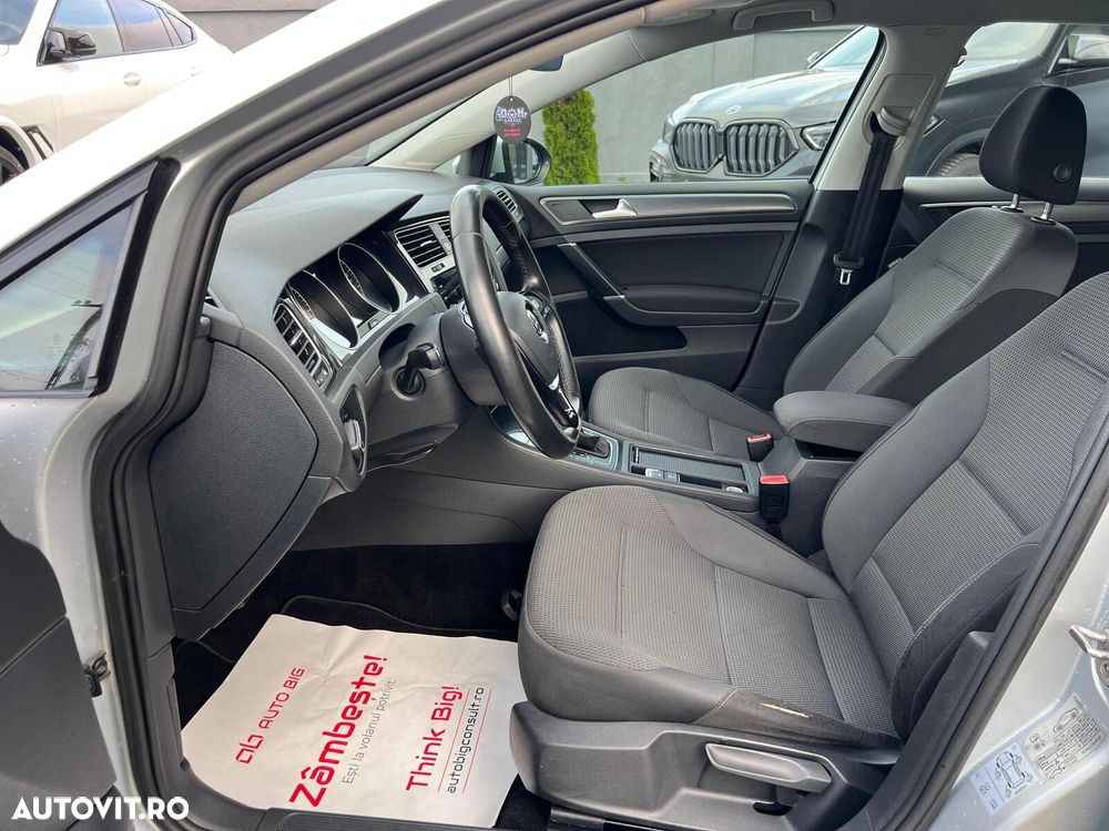 Volkswagen Golf - 12