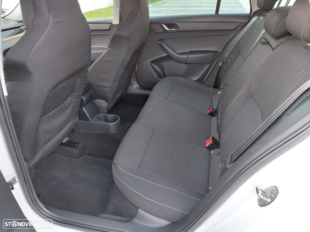 Skoda Rapid Spaceback 1.6 TDi Elegance - 10