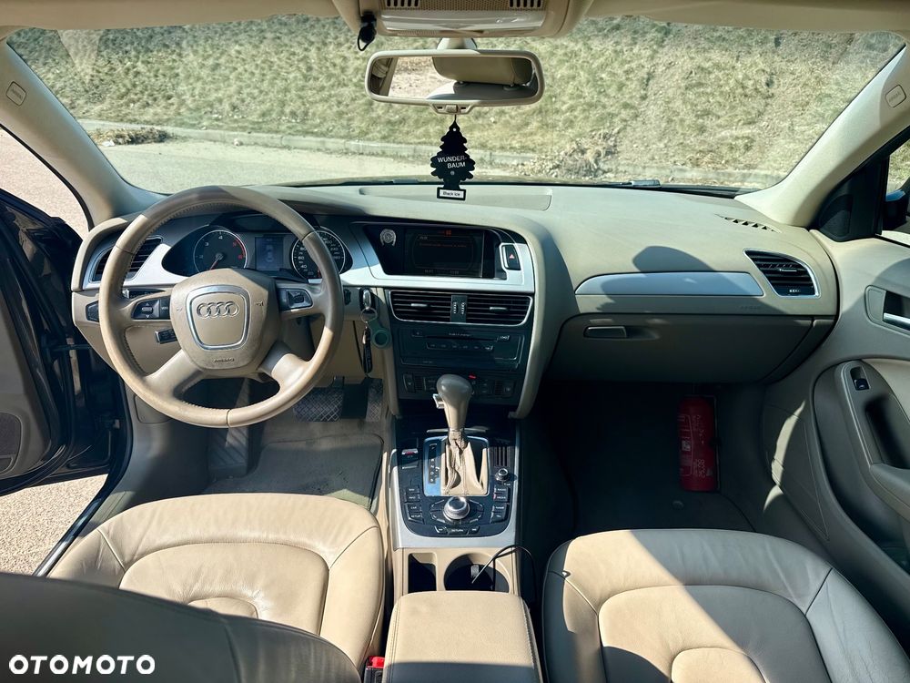 Audi A4 Limousine - 8