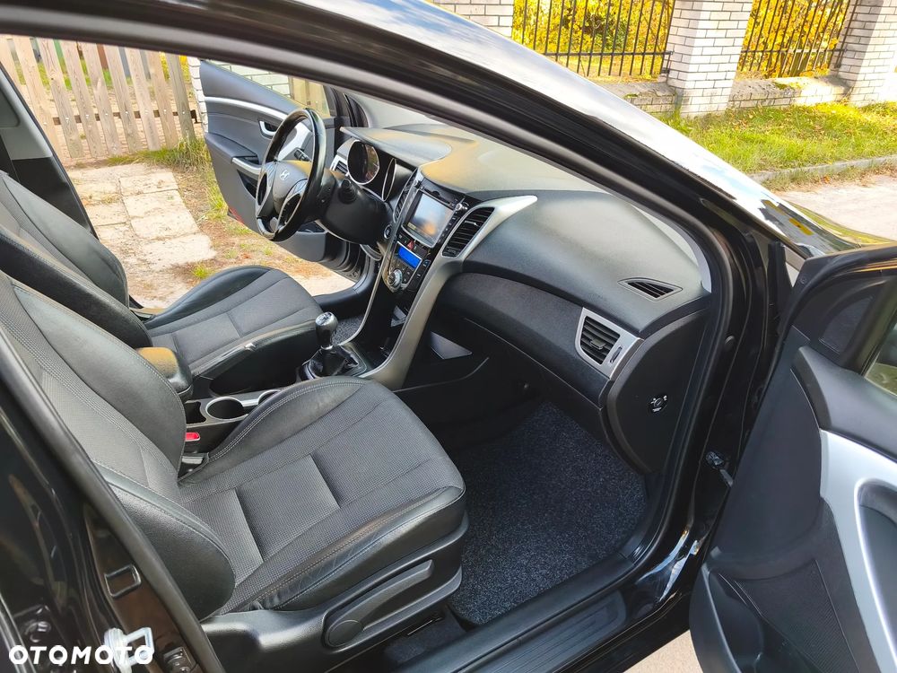 Hyundai i30 1.6 CRDi Fifa World Cup Edition - 6