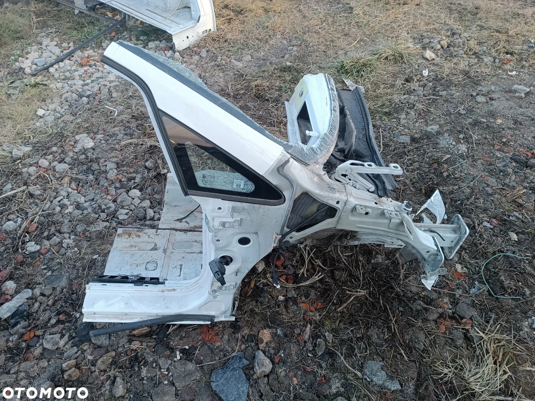 ĆWIARTKA PRAWA PRZÓD PODŁUŻNICA FARTUCH OPEL CORSA E - 1