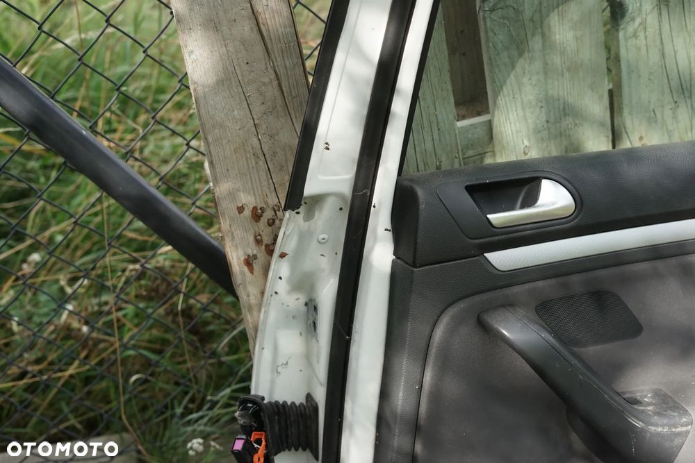 Drzwi tył tylne prawe Volkswagen Golf V Kombi LB9A - 10