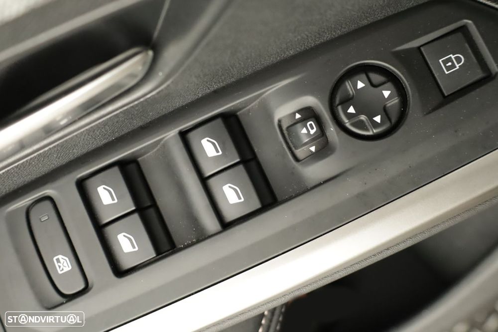Peugeot 5008 1.2 Hybrid Allure e-DCS6 - 19