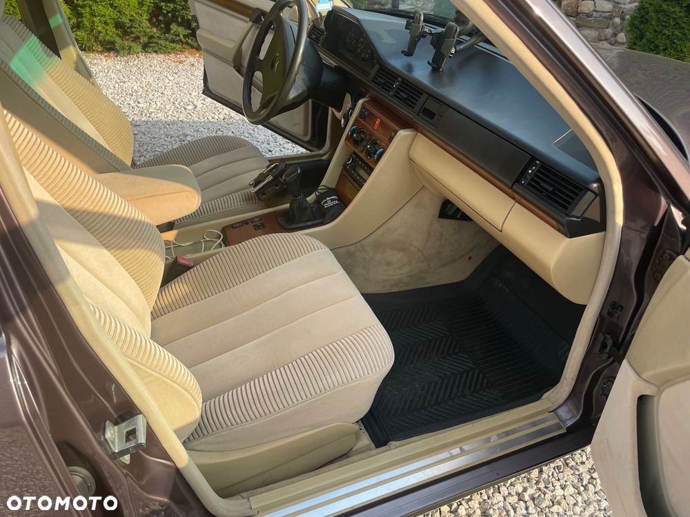 Mercedes-Benz W124 (1984-1993) - 23