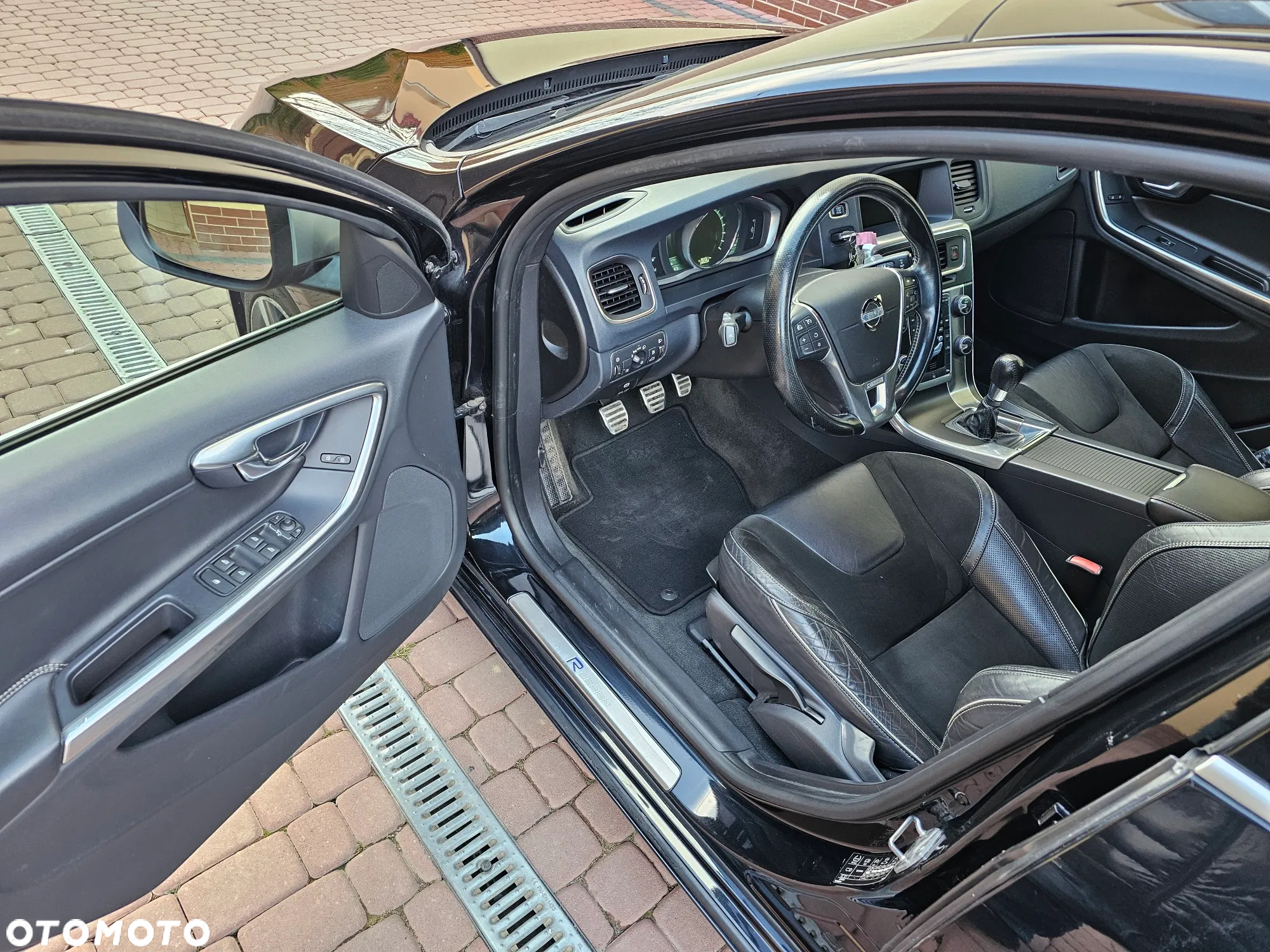 Volvo S60 T3 R-Design Summum - 28