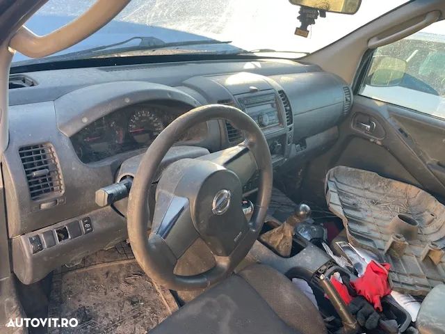 Dezmembrez Nissan Navara 2.5 DCI D40 - 4