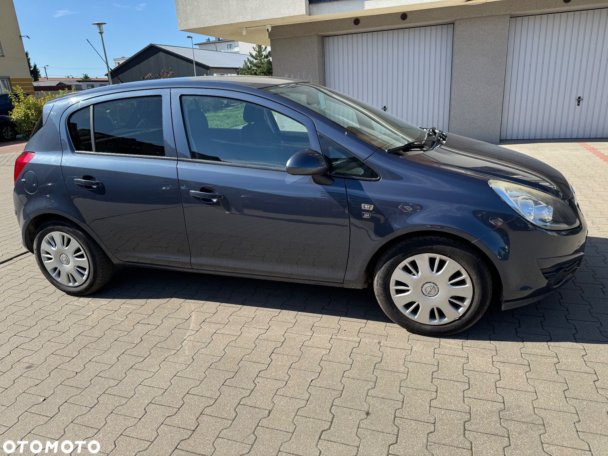 Opel Corsa 1.2 16V Cosmo - 1