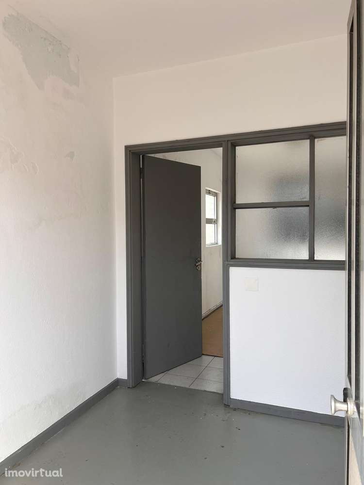 ARMAZEM 220M2 EM CANELAS - ZONA INDUSTRIAL DOS TERÇOS - Grande imagem: 5/5