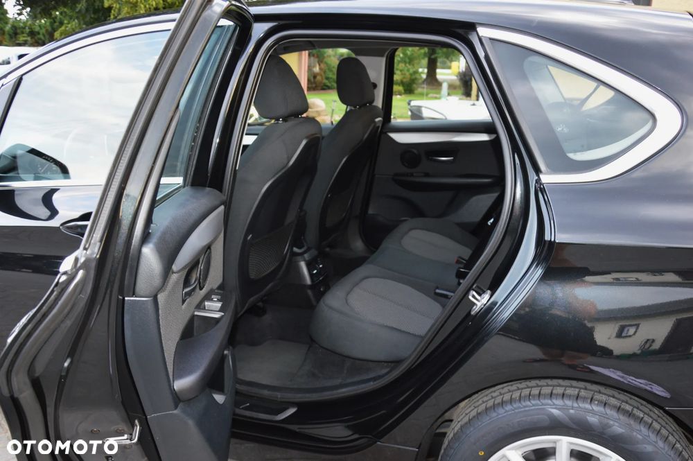 BMW Seria 2 216d - 28