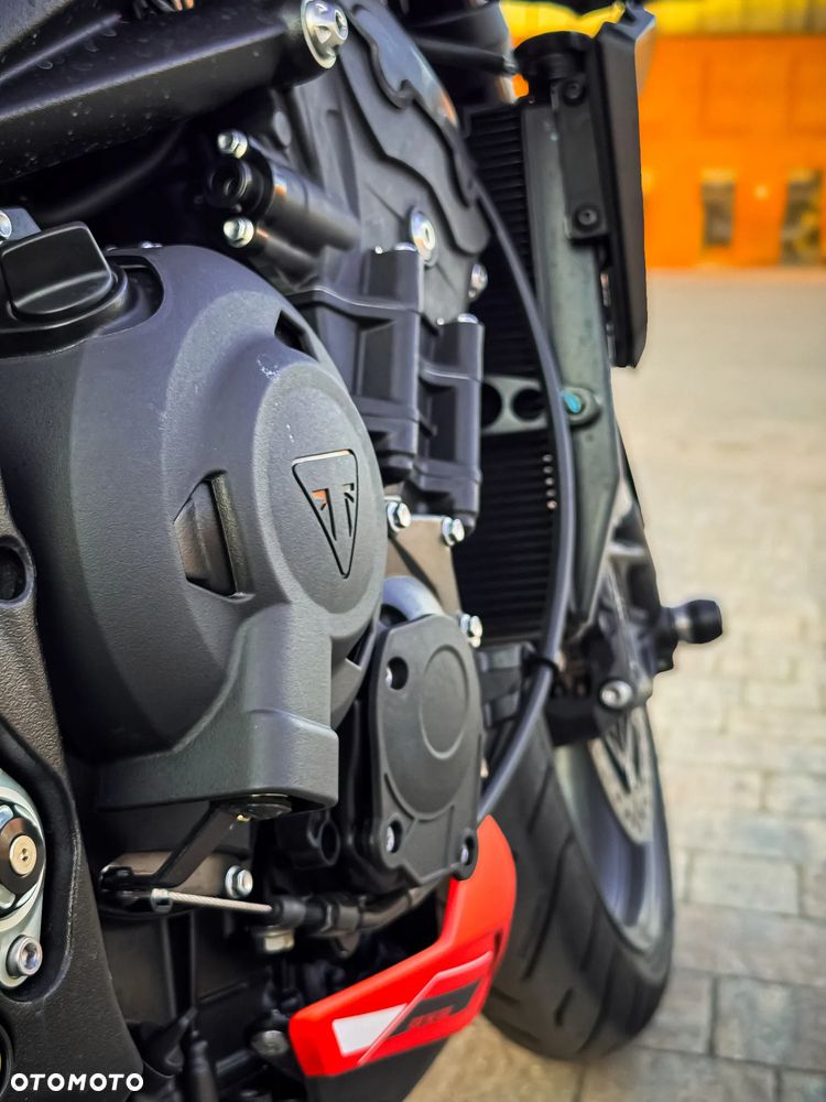 Triumph Street Triple - 11
