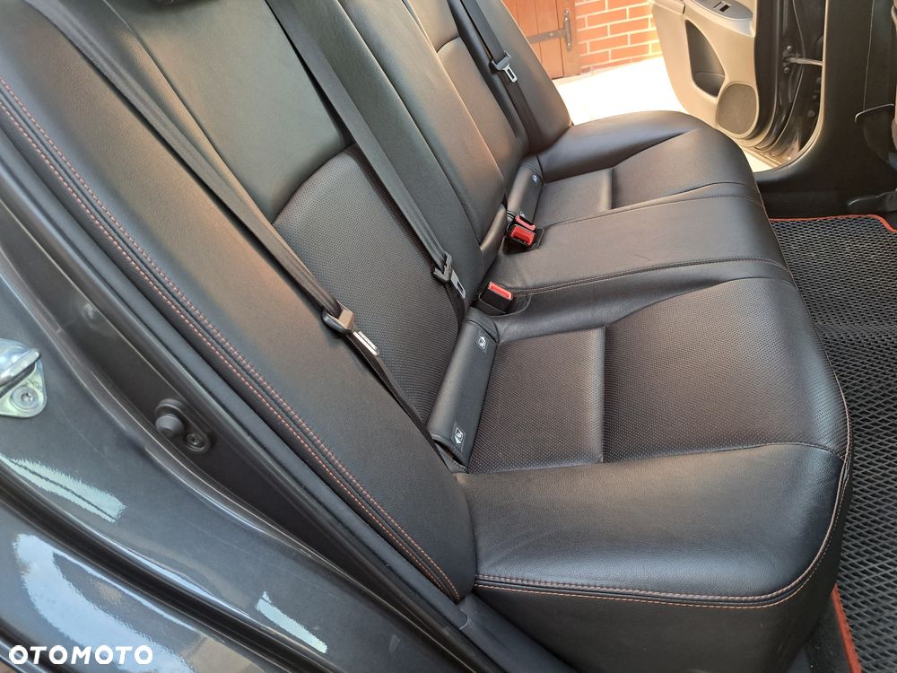 Toyota Avensis 1.8 Premium - 16