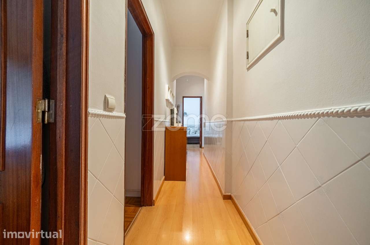 T2 Remodelado | Varanda Fechada | Excelente Localização na Amadora - Grande imagem: 5/20