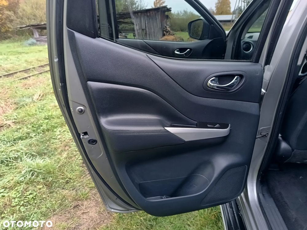 Nissan Navara DC 4x4 Autm Tekna - 25