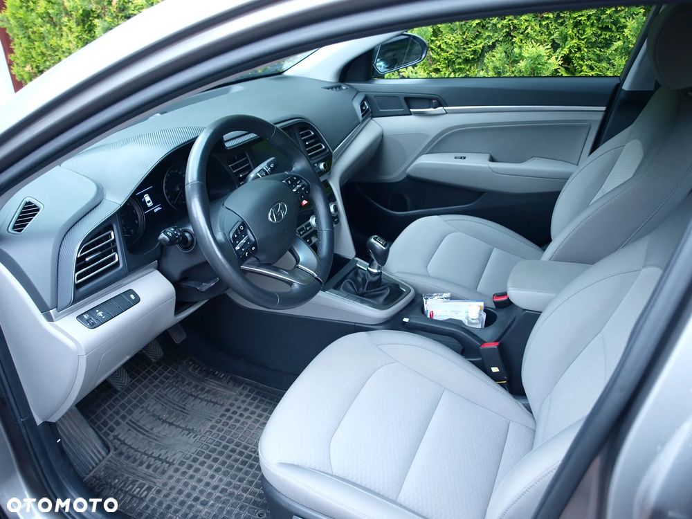 Hyundai Elantra 1.6 Style - 5