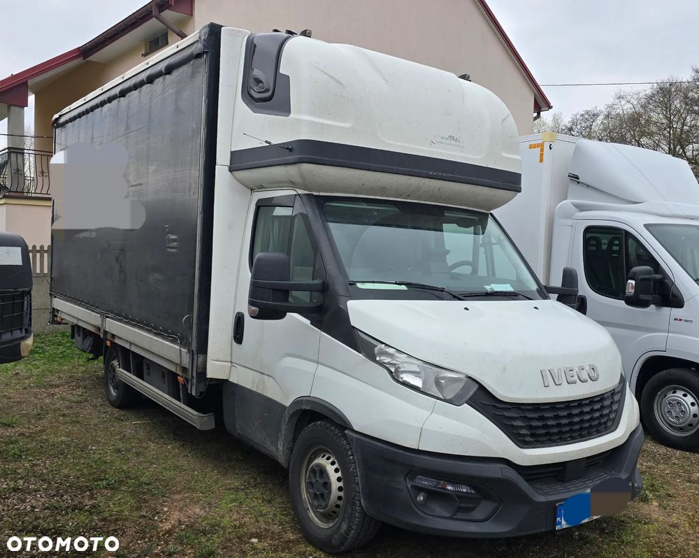 Iveco 35S18 / 3.0 180KM / PODUSZKI PNEUMATYCZNE / SYPIALKA / MANUAL / LODÓWKA / RAMA POD ZABUDOWE / PLANDEKA / FIRANKA / BEZWYPADKOWY / SERWIS ASO DO OSTATNIEGO KILOMETRA - 1