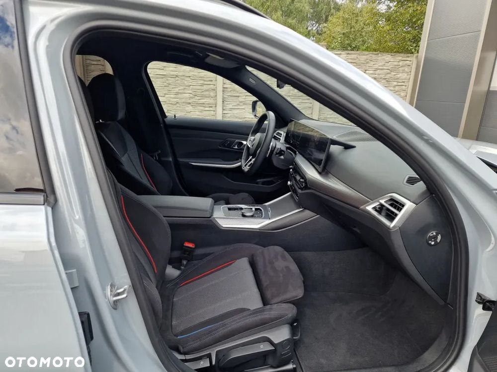 BMW Seria 3 330i xDrive M Sport - 27