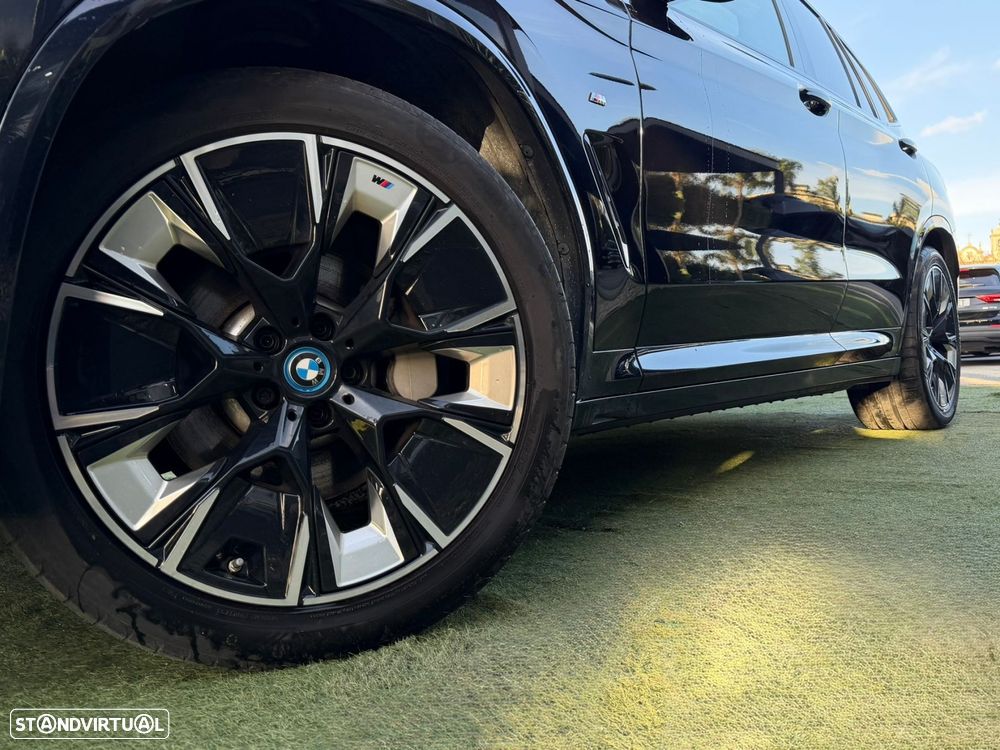 BMW iX3 M Sport Impressive - 8