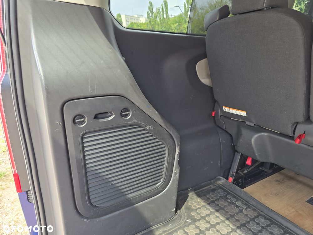 Ford Tourneo Custom - 19