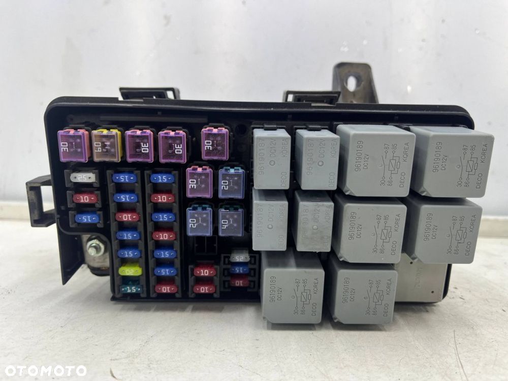 Skrzynka bezpieczników Chevrolet Nubira III J200 05-12r. 2.0 cdti - 1