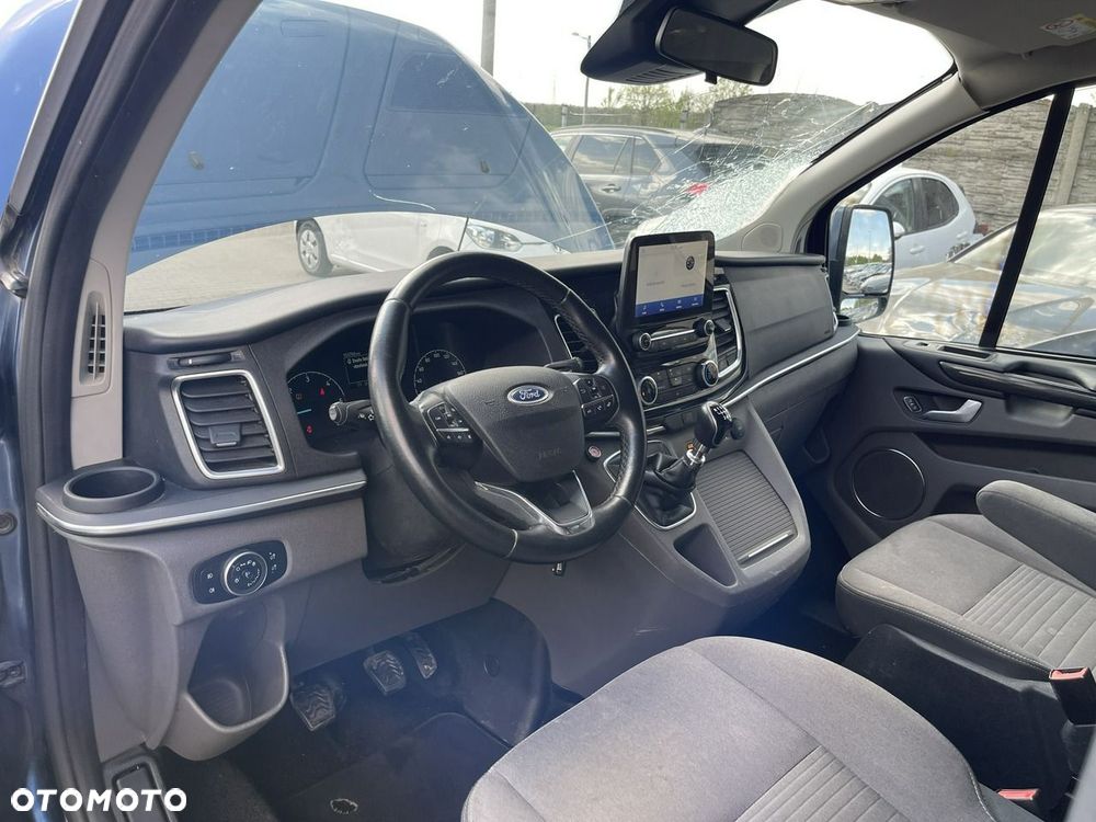Ford Tourneo Custom - 9