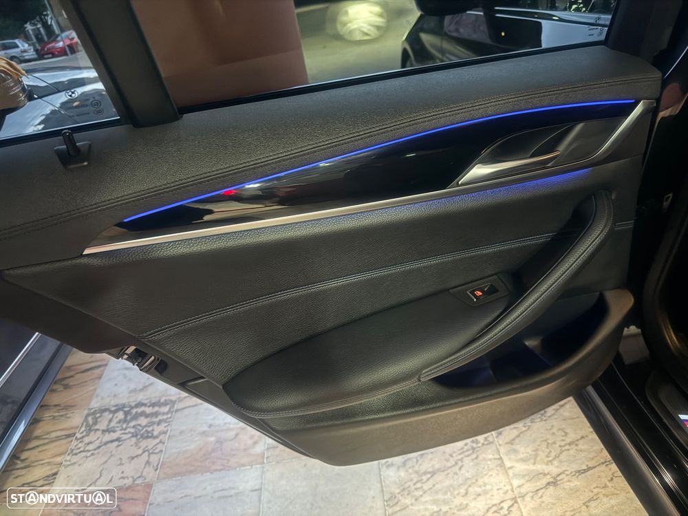 BMW 520 d Pack Desportivo M Auto - 29