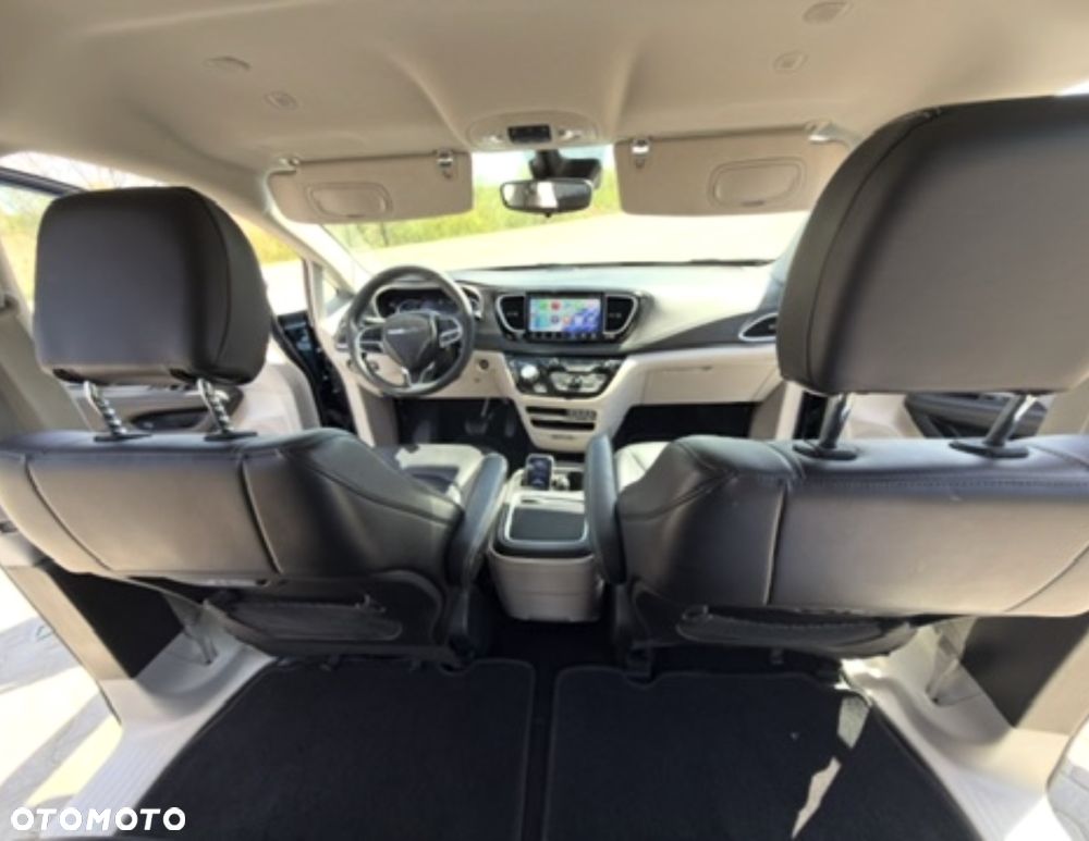Chrysler Pacifica - 12
