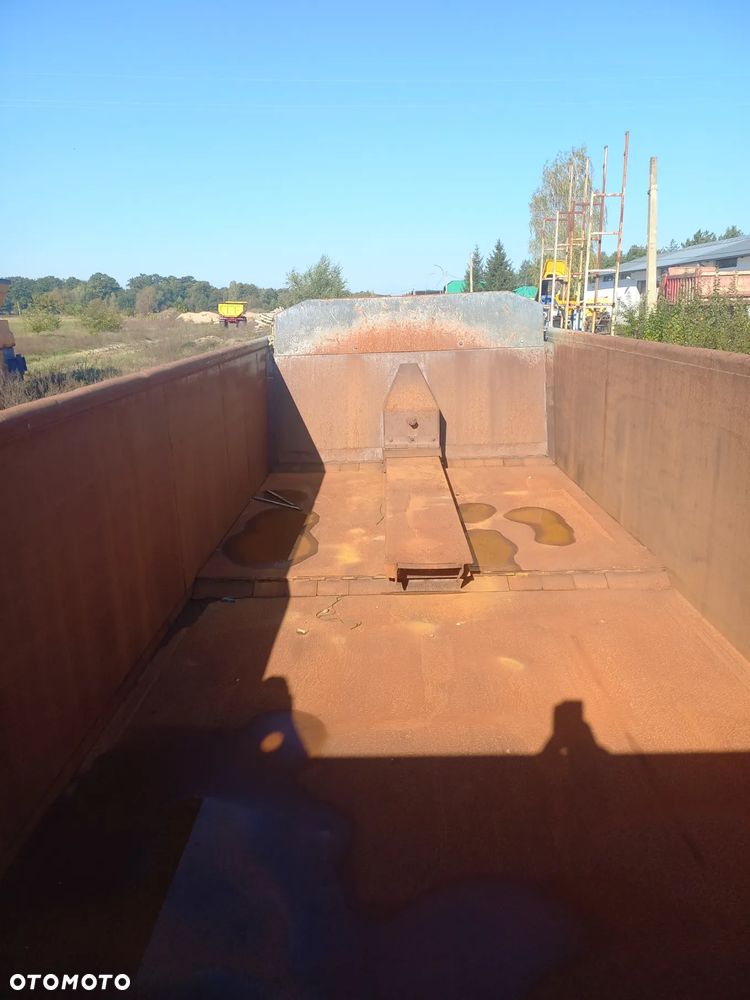 Zabudowa Fliegl kiper, wywrot , ruchoma podłoga idelana do masy ,pracy na hali lub remontów dróg - precyzyjne dozowanie hydrauliką - likwidacja firmy-licytacja - 4