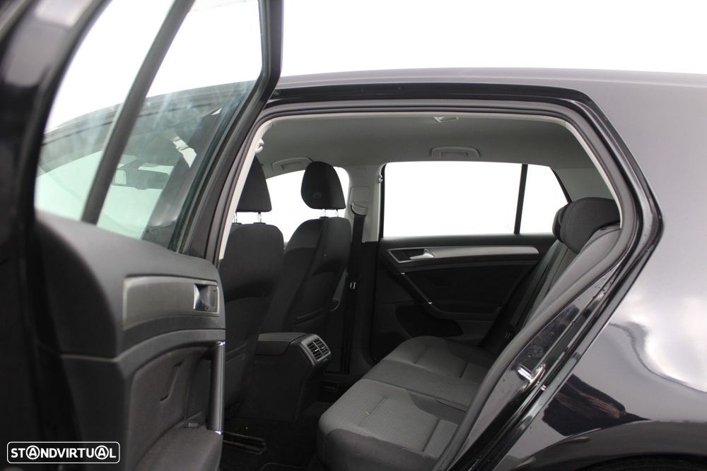 VW Golf 1.6 TDi Confortline - 6