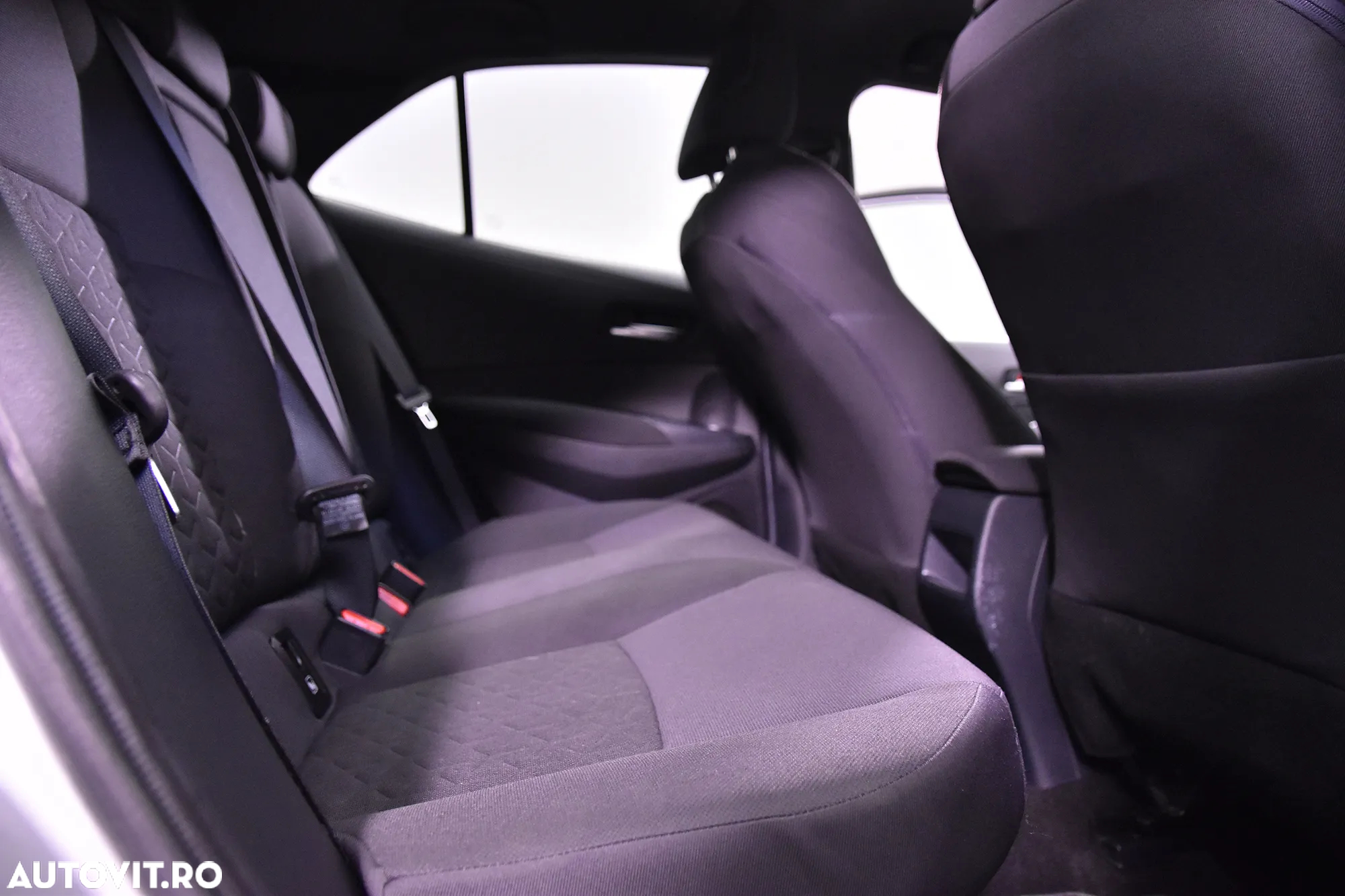 Toyota Corolla 1.8 HSD Business - 12