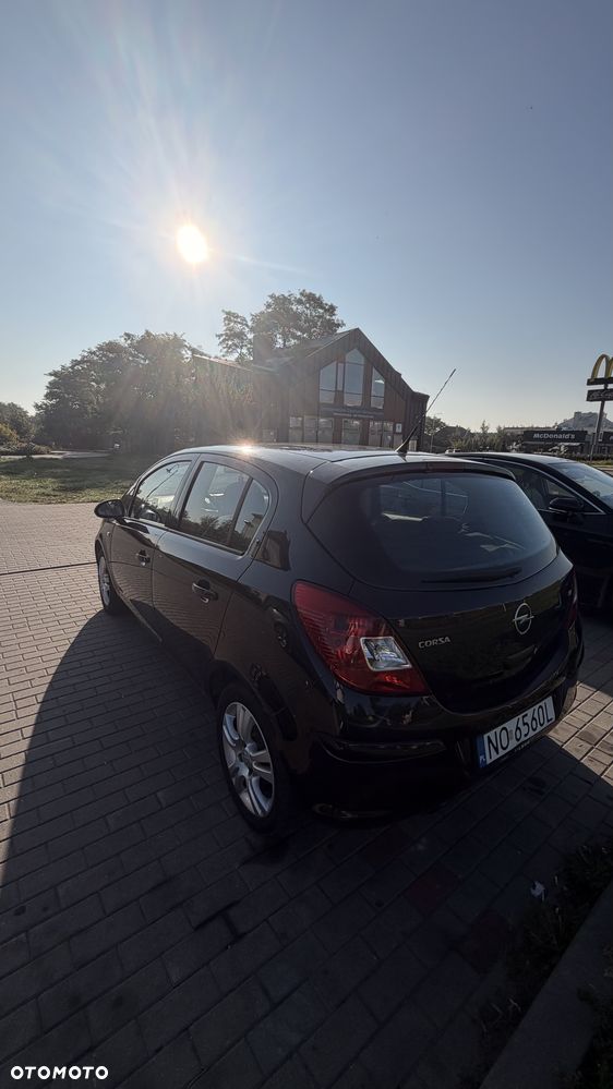Opel Corsa 1.4 16V Cosmo - 3