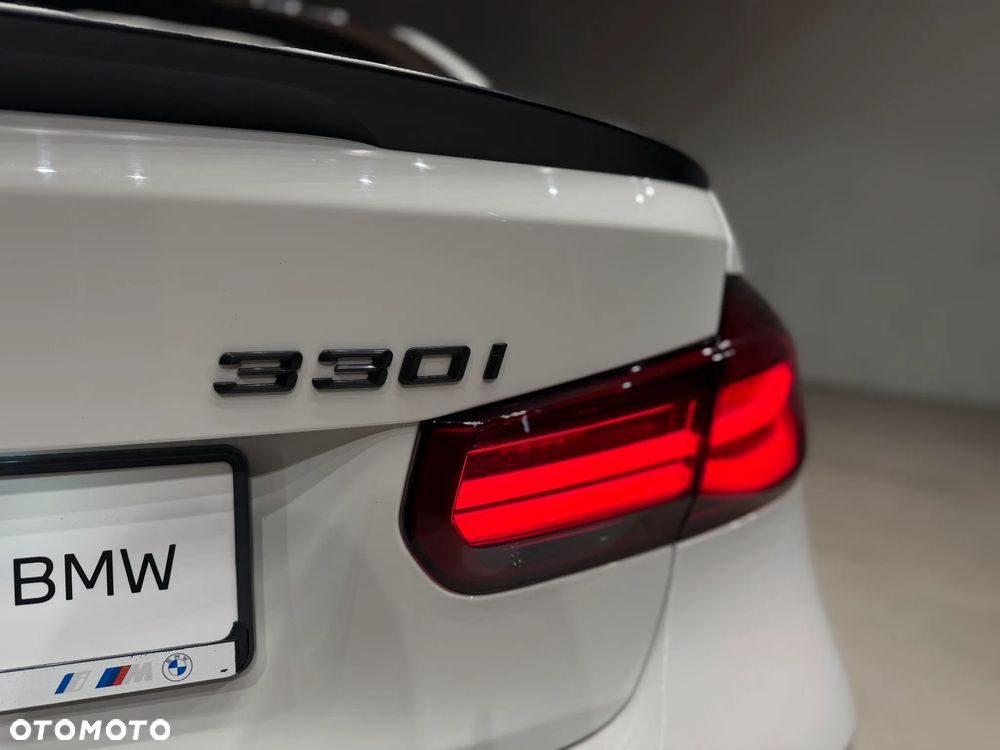 BMW Seria 3 330i M Sport - 23
