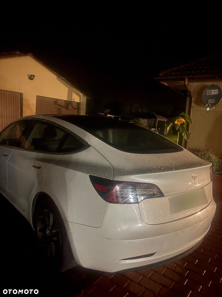 Tesla Model 3 - 3