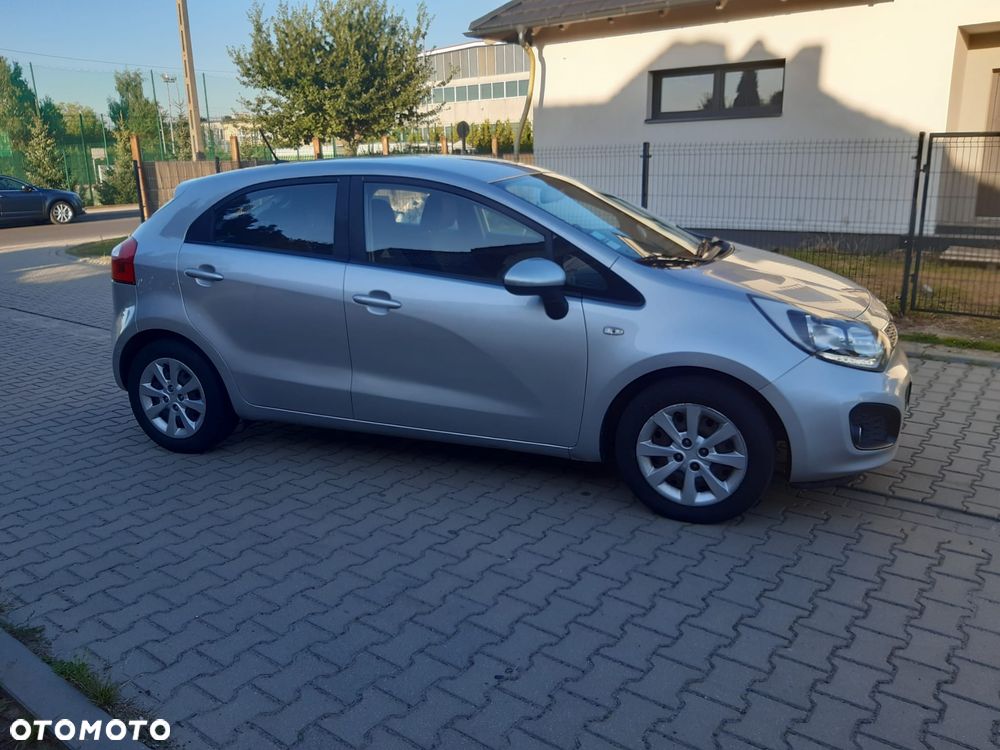 Kia Rio 1.1 CRDI Dream Team Edition - 6