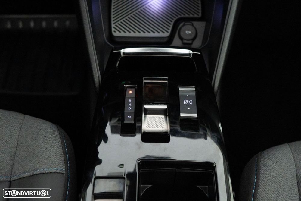 Citroën C4 X 1.2 PureTech Shine Pack EAT8 - 26