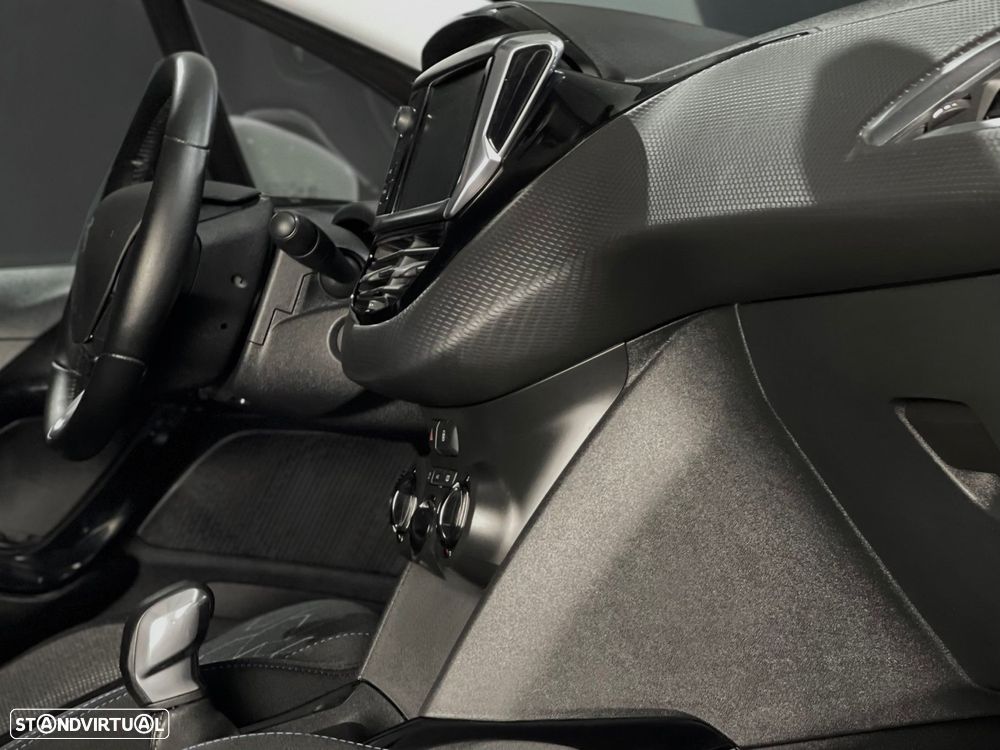 Peugeot 2008 1.2 PureTech Style - 8
