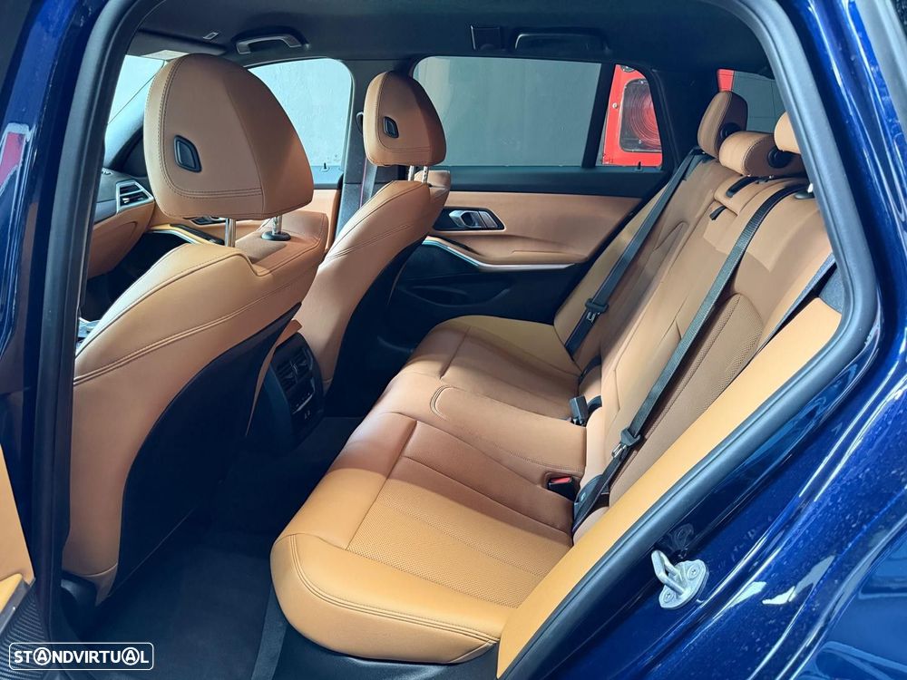 BMW 330 e Pack Desportivo M Pro Auto - 31