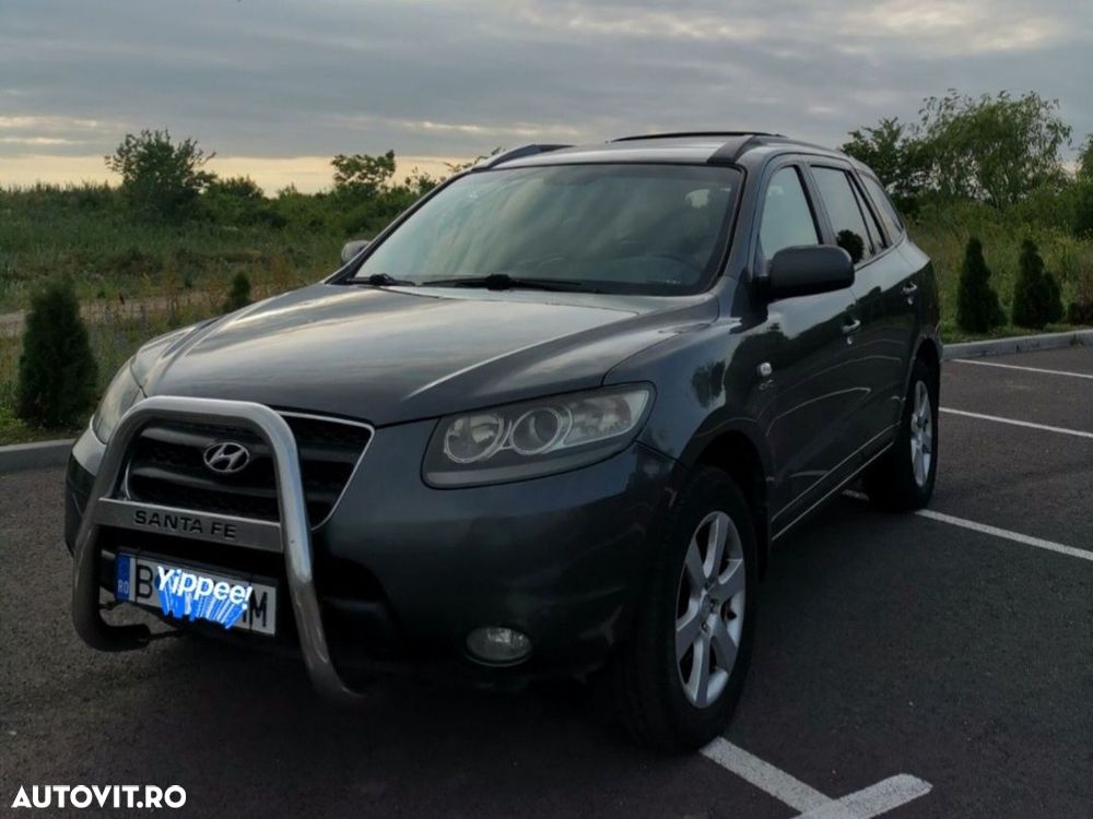 Hyundai Grand Santa Fe - 1