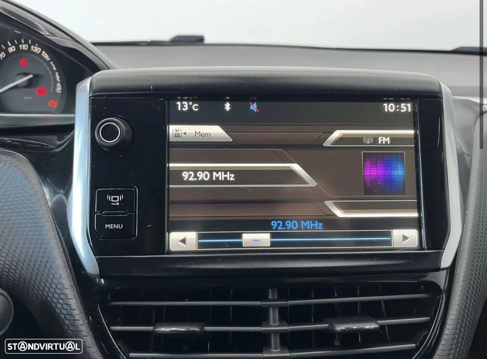 Peugeot 2008 1.2 PureTech Allure - 17