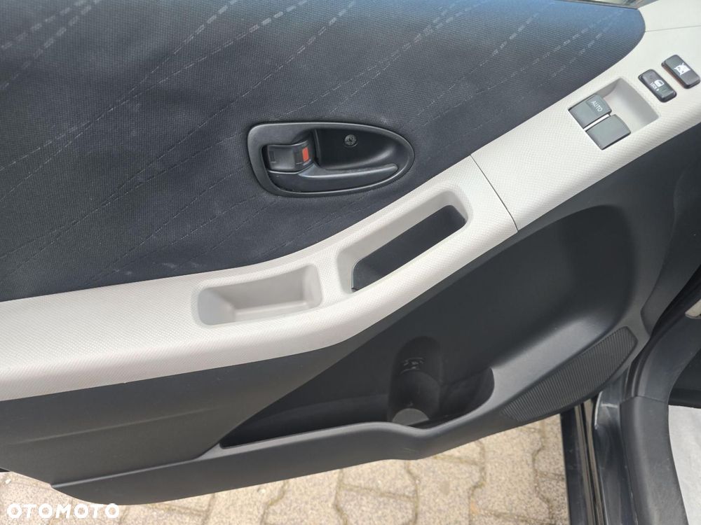 Toyota Yaris 1.3 Luna A/C - 9