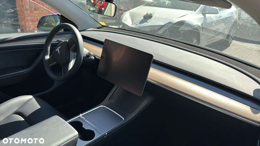 Tesla Model Y RWD - 4