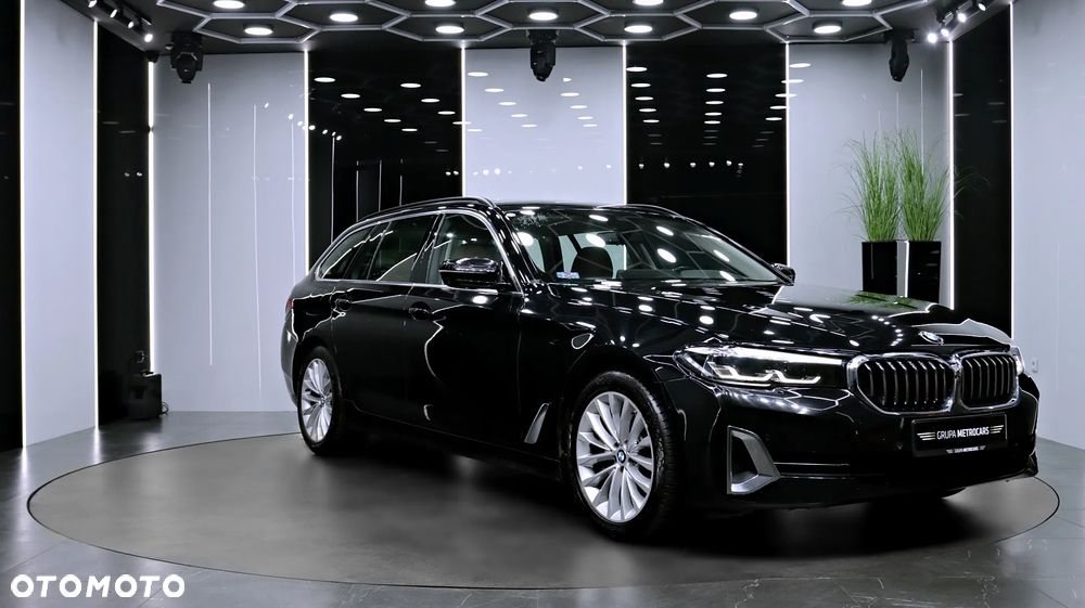 BMW Seria 5 530i GPF Luxury Line sport - 12