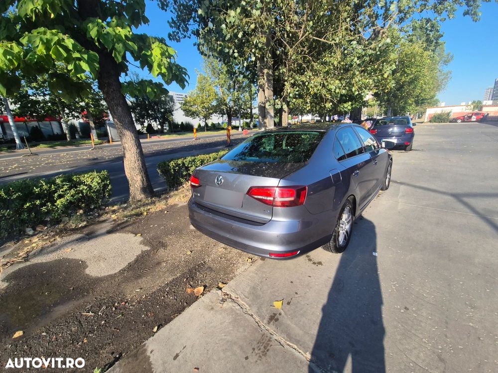 Volkswagen Jetta 2.0 TDI Comfortline - 4