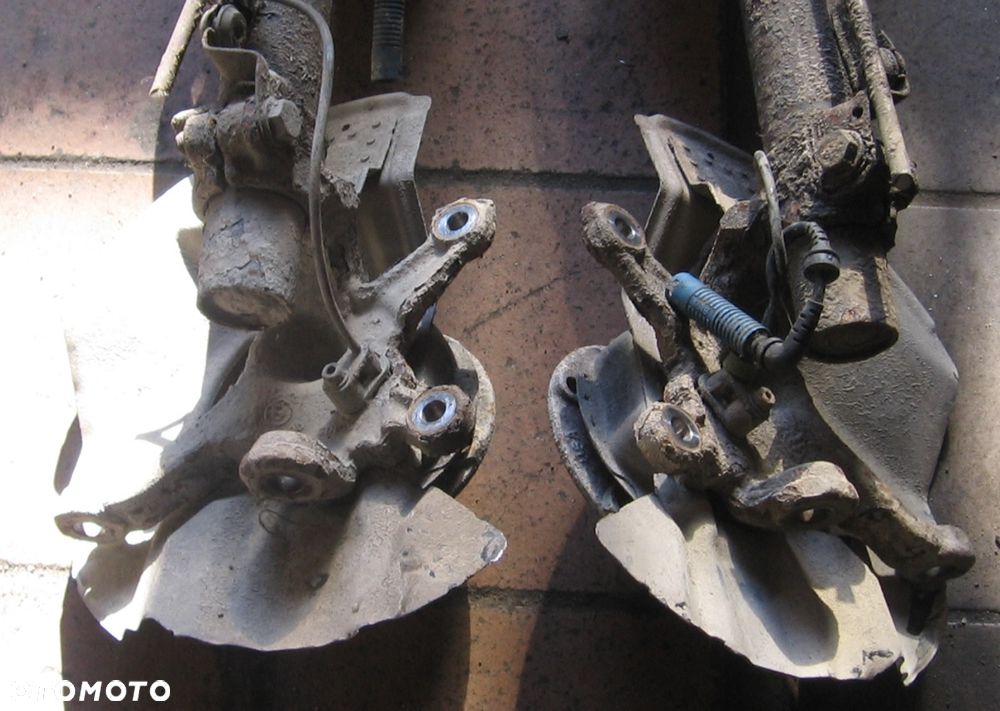 zwrotnica sprężyna przód BMW E46 3.0D 3.0 - 3