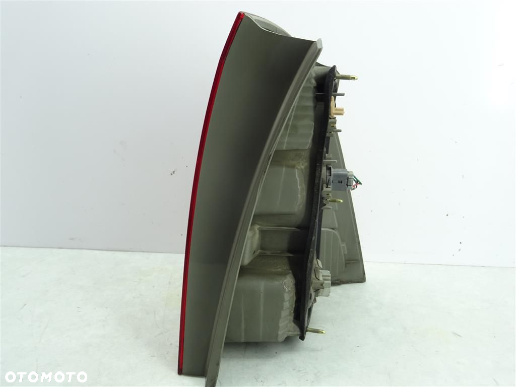 Lampa LEWA tylna tył Toyota Corolla E12 KOMBI KOITO 2001-2007R - 2